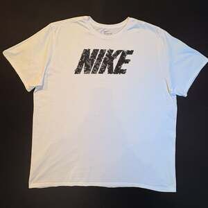 VTG Nike Camo Graphic T-Shirt in White 3XL